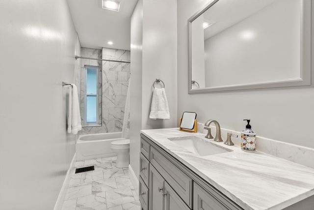 103 Belgrade Ave 2, Boston, MA 02131