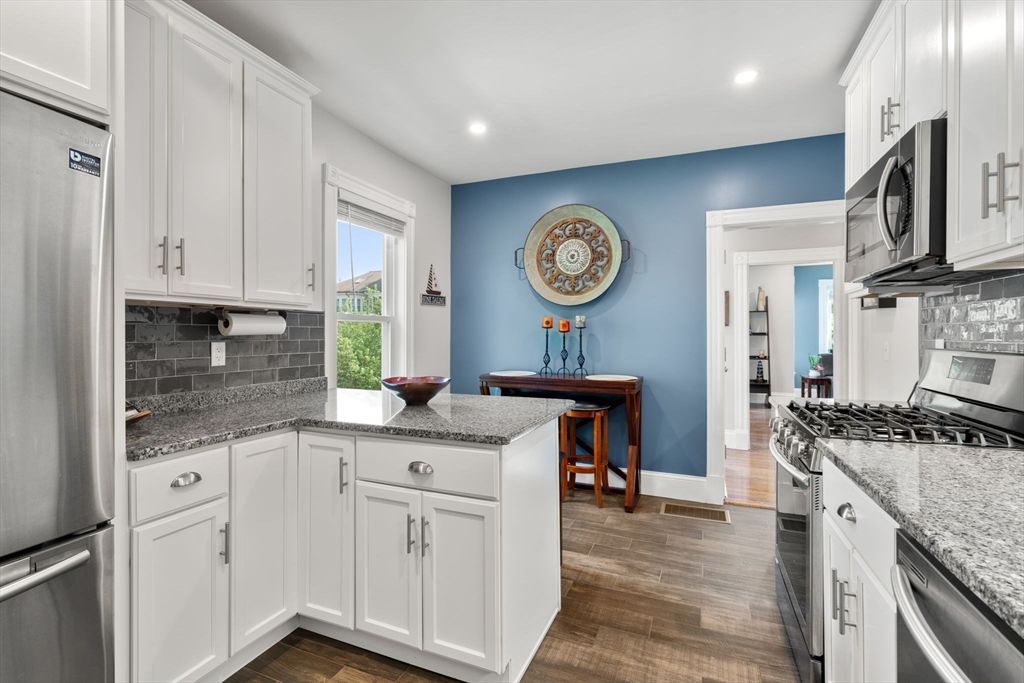 103 Belgrade Ave 2, Boston, MA 02131