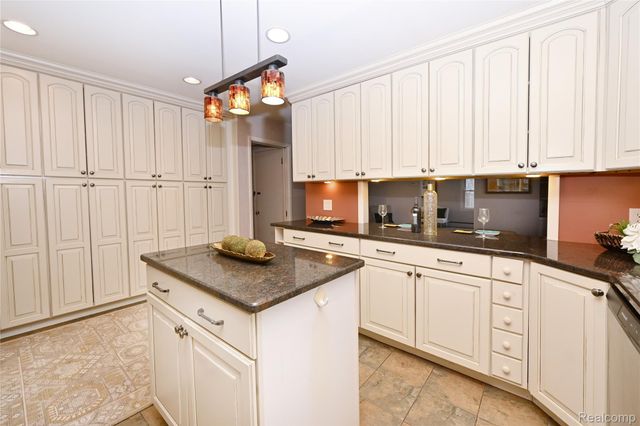 1850 Dorchester Road, Birmingham, MI 48009