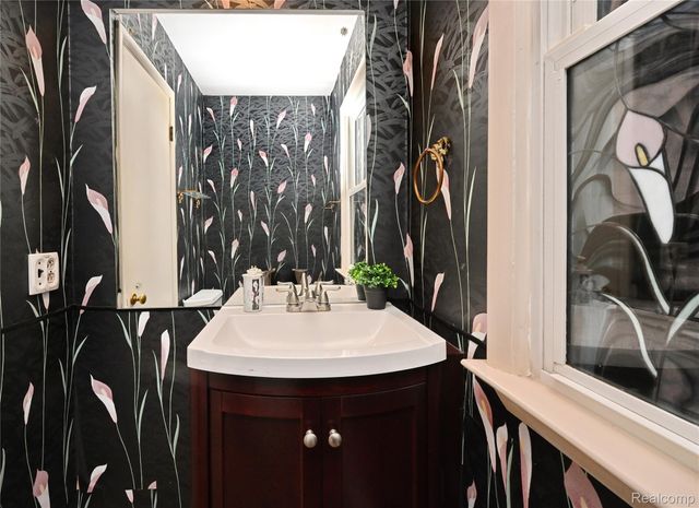 1850 Dorchester Road, Birmingham, MI 48009