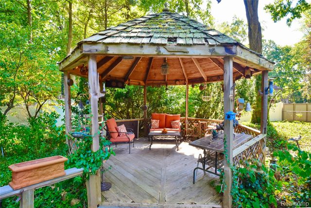 1850 Dorchester Road, Birmingham, MI 48009