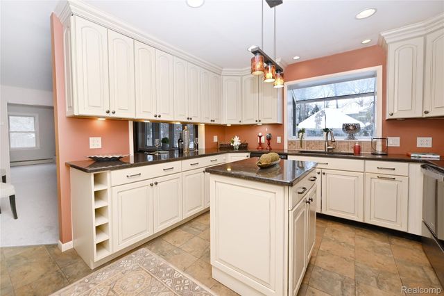 1850 Dorchester Road, Birmingham, MI 48009