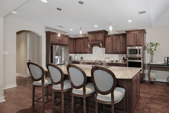 18 Shallowford, The Woodlands, TX 77375