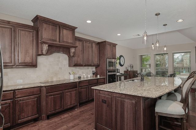 18 Shallowford, The Woodlands, TX 77375