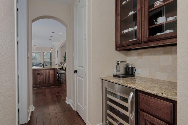 18 Shallowford, The Woodlands, TX 77375