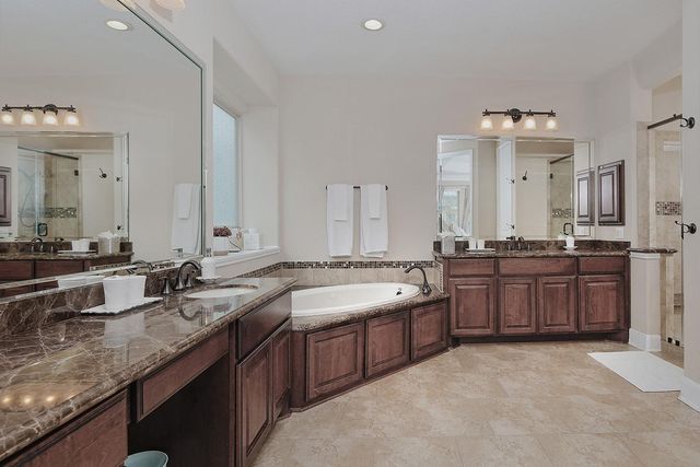 18 Shallowford, The Woodlands, TX 77375