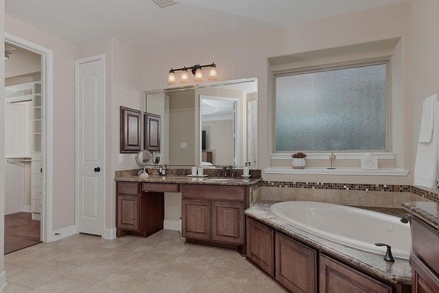 18 Shallowford, The Woodlands, TX 77375