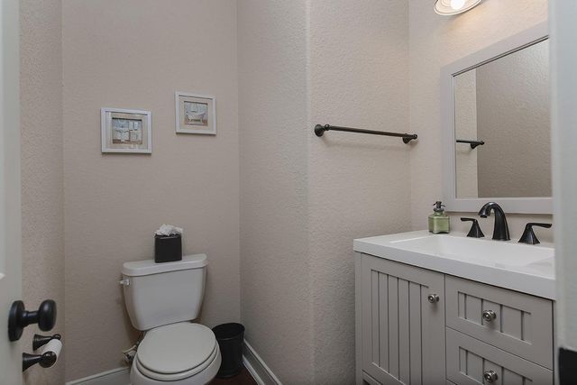 18 Shallowford, The Woodlands, TX 77375