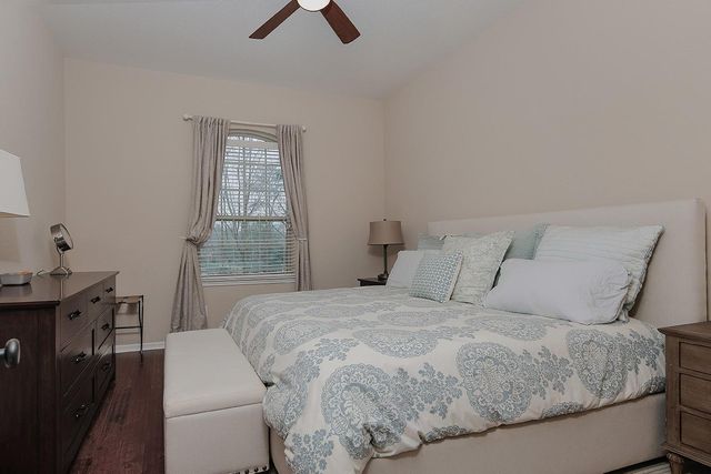 18 Shallowford, The Woodlands, TX 77375