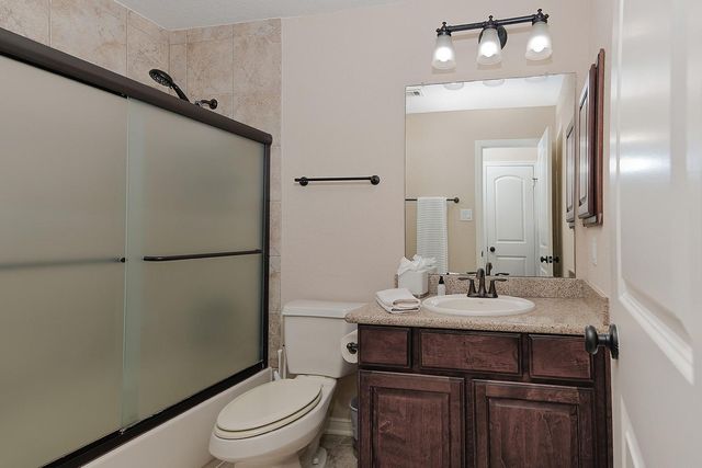 18 Shallowford, The Woodlands, TX 77375
