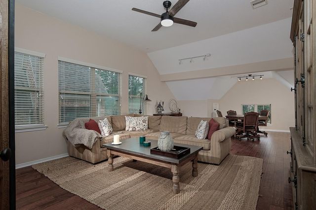 18 Shallowford, The Woodlands, TX 77375