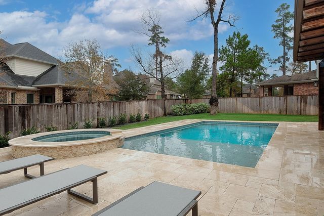 18 Shallowford, The Woodlands, TX 77375