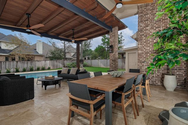 18 Shallowford, The Woodlands, TX 77375