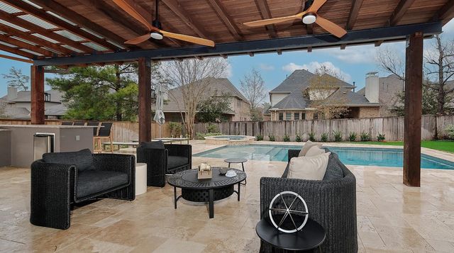 18 Shallowford, The Woodlands, TX 77375
