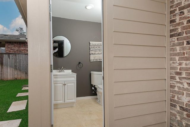 18 Shallowford, The Woodlands, TX 77375