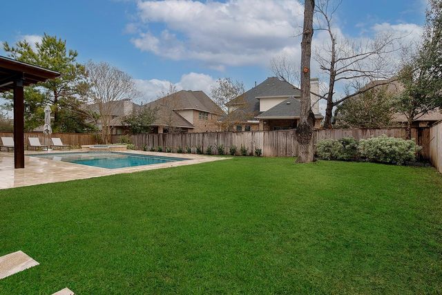 18 Shallowford, The Woodlands, TX 77375