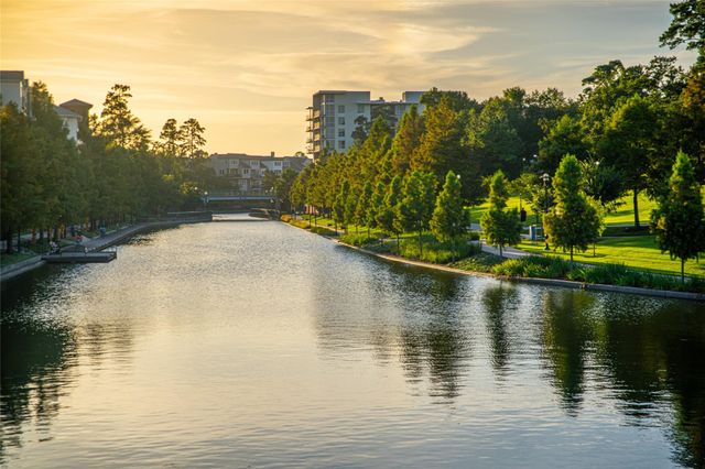 18 Shallowford, The Woodlands, TX 77375
