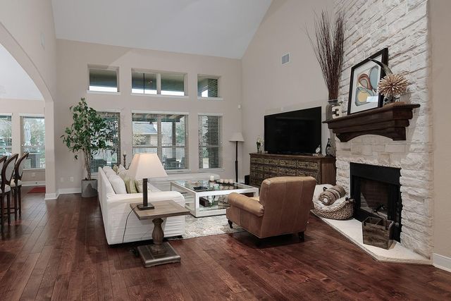 18 Shallowford, The Woodlands, TX 77375