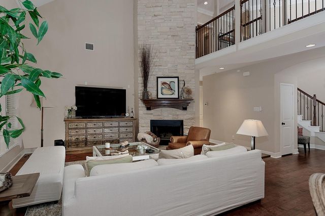18 Shallowford, The Woodlands, TX 77375