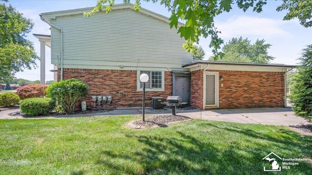 32750 Barclay Square, Warren, MI 48093