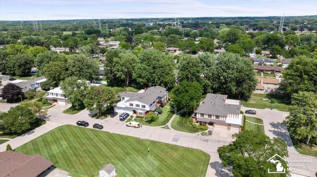 32750 Barclay Square, Warren, MI 48093