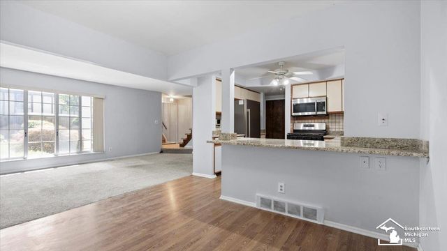32750 Barclay Square, Warren, MI 48093