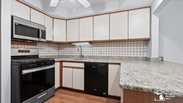 32750 Barclay Square, Warren, MI 48093