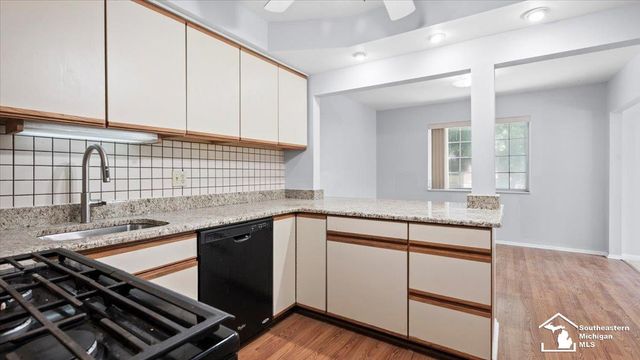 32750 Barclay Square, Warren, MI 48093