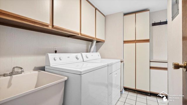 32750 Barclay Square, Warren, MI 48093