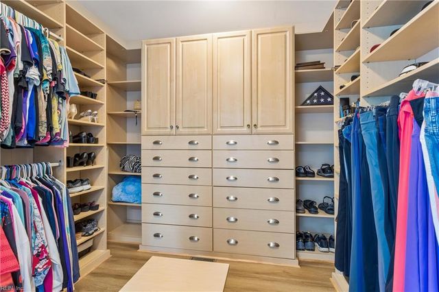 115 Holden LN, Yorktown, VA 23692