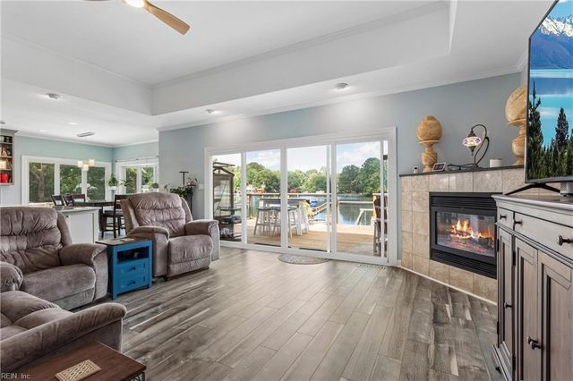 115 Holden LN, Yorktown, VA 23692