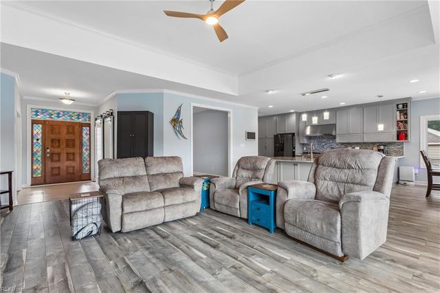 115 Holden LN, Yorktown, VA 23692