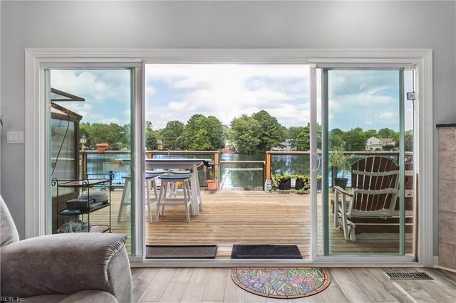 115 Holden LN, Yorktown, VA 23692