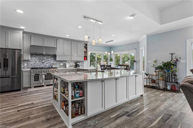 115 Holden LN, Yorktown, VA 23692