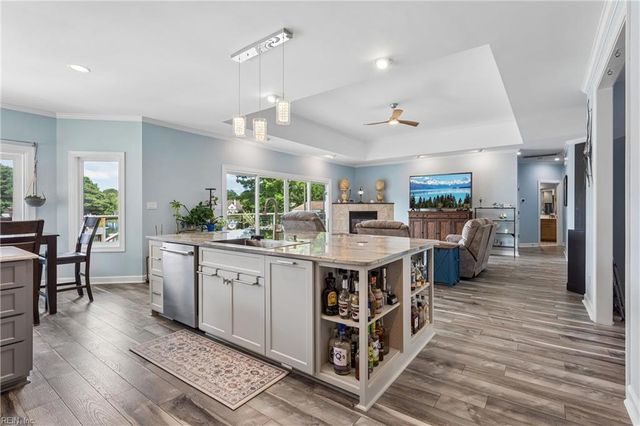 115 Holden LN, Yorktown, VA 23692