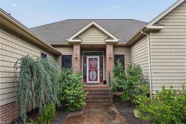 115 Holden LN, Yorktown, VA 23692