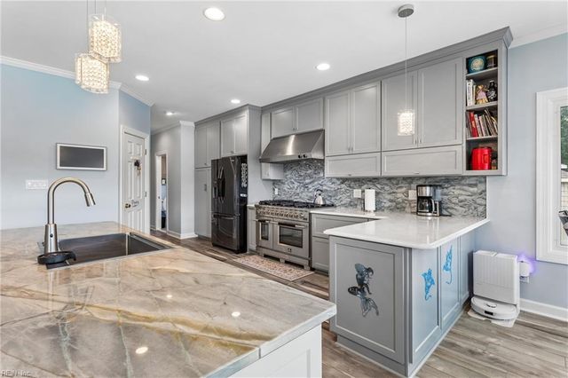 115 Holden LN, Yorktown, VA 23692