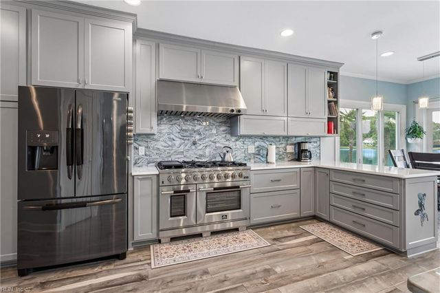 115 Holden LN, Yorktown, VA 23692