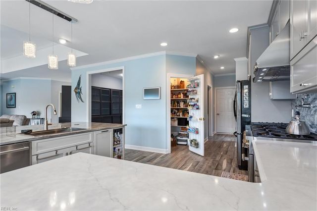 115 Holden LN, Yorktown, VA 23692