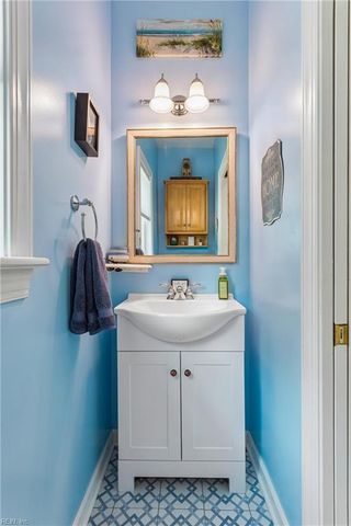 115 Holden LN, Yorktown, VA 23692