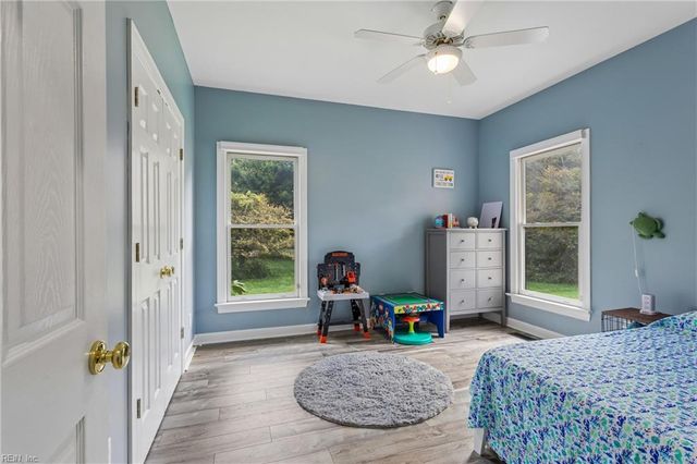 115 Holden LN, Yorktown, VA 23692
