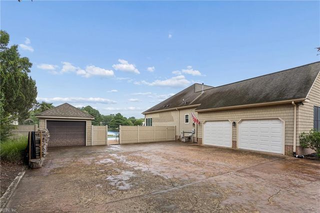 115 Holden LN, Yorktown, VA 23692