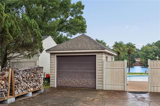 115 Holden LN, Yorktown, VA 23692