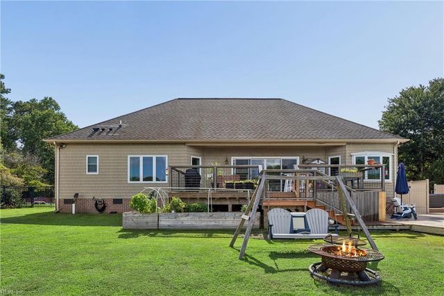 115 Holden LN, Yorktown, VA 23692