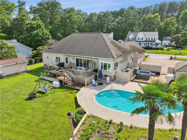 115 Holden LN, Yorktown, VA 23692