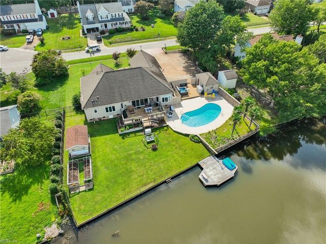 115 Holden LN, Yorktown, VA 23692