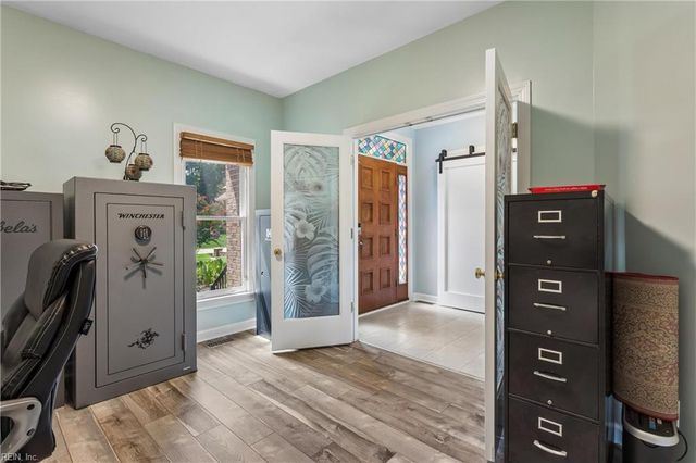 115 Holden LN, Yorktown, VA 23692