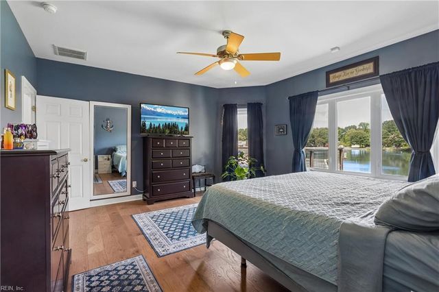 115 Holden LN, Yorktown, VA 23692