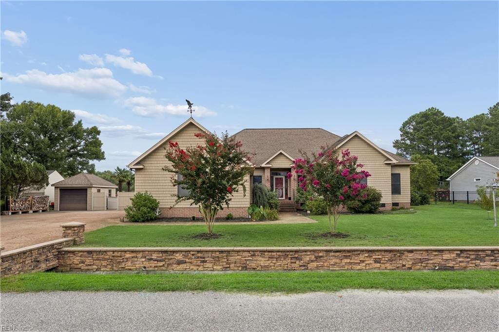 115 Holden LN, Yorktown, VA 23692