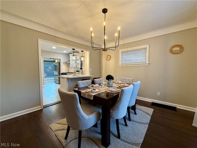 2216 Barrington Road, University Heights, OH 44118